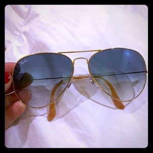 Ray-Ban Aviator Gradient Sunglasses - Like New!
